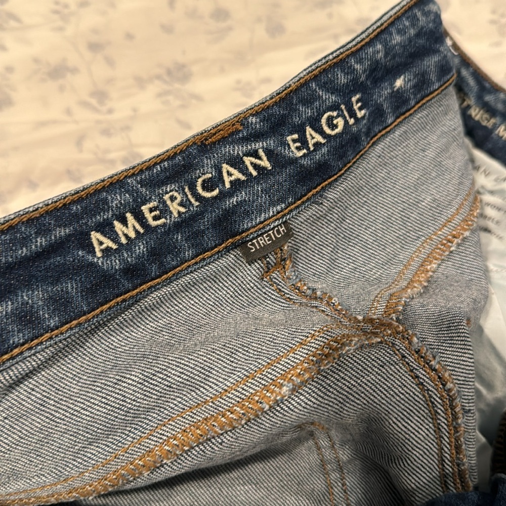 NWOT mom jeans American eagle - Picture 3 of 7
